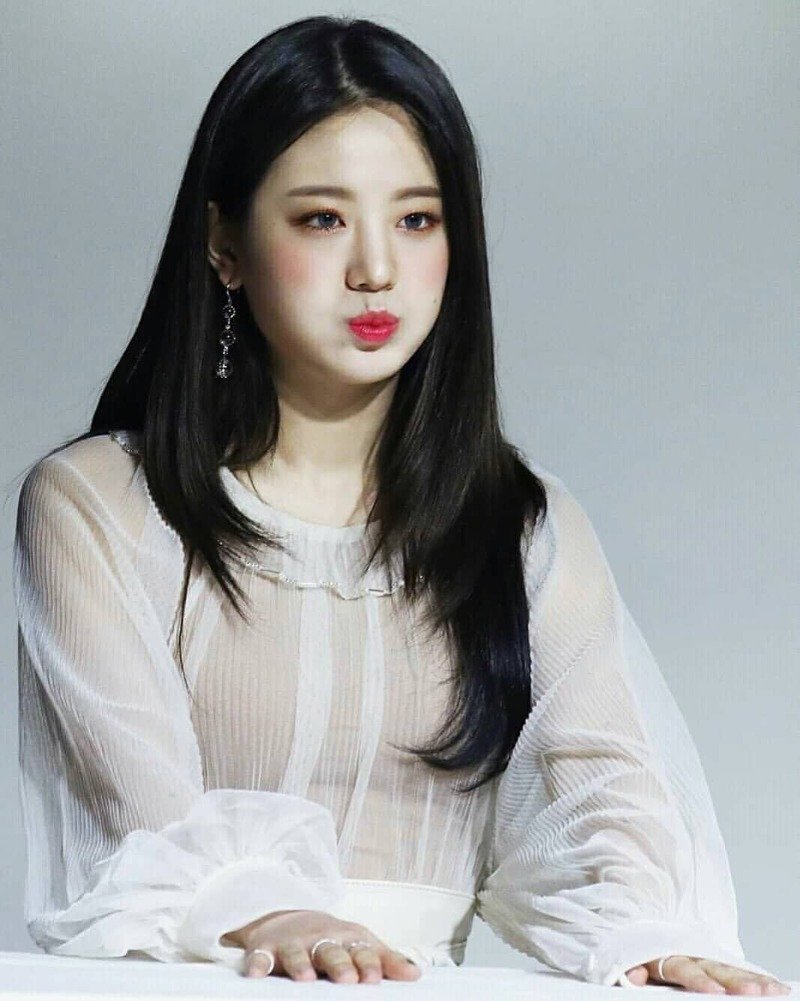 3672677122_Cx0HOkAS_gyuri.fromis9_7E16085858477E2469319517702370146_6735436098.jpg