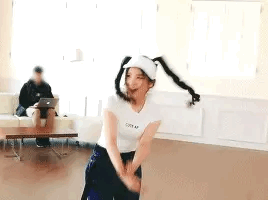 16318541605435.GIF